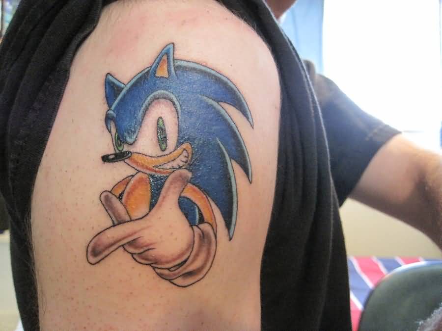 Amazing sonic cartoon on shoulder