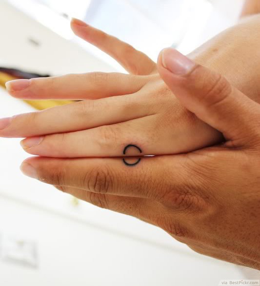 Circle matching finger tattoo for lovers