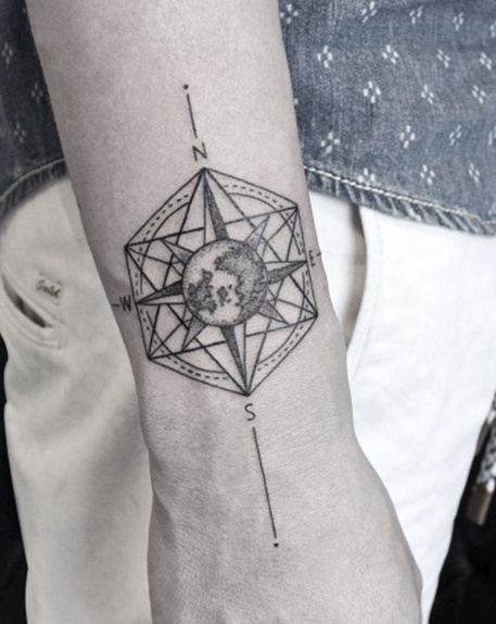 Compass with geometry