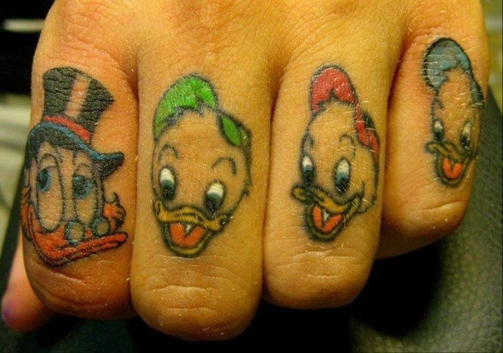 Donald the ducks family on fingers