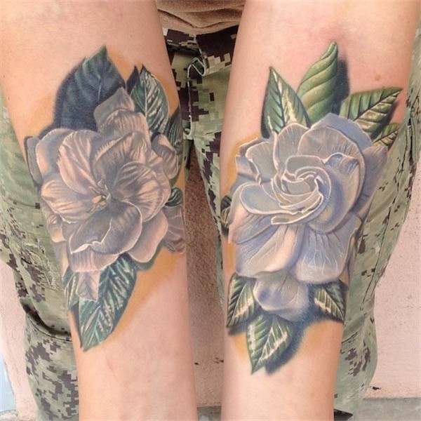 Forearm realistic flowers