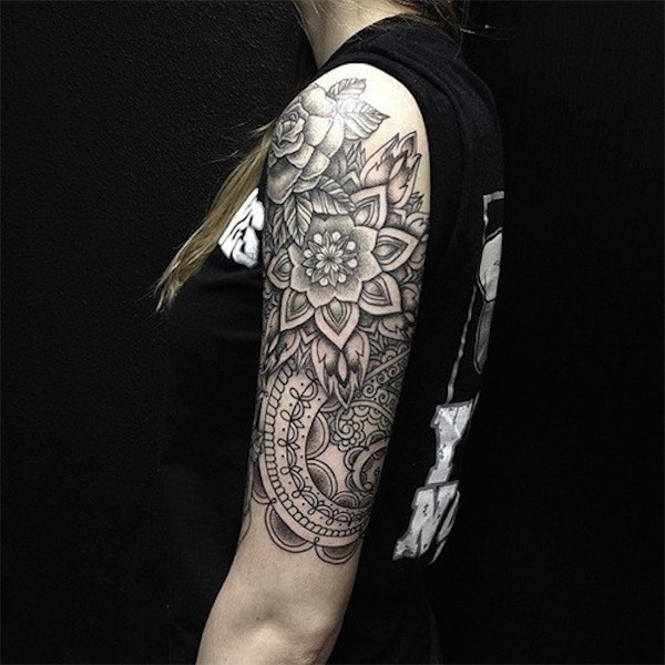 Half sleeve in black and grey