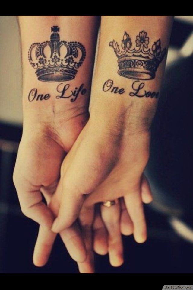 King queens crown matching tattoos for couples