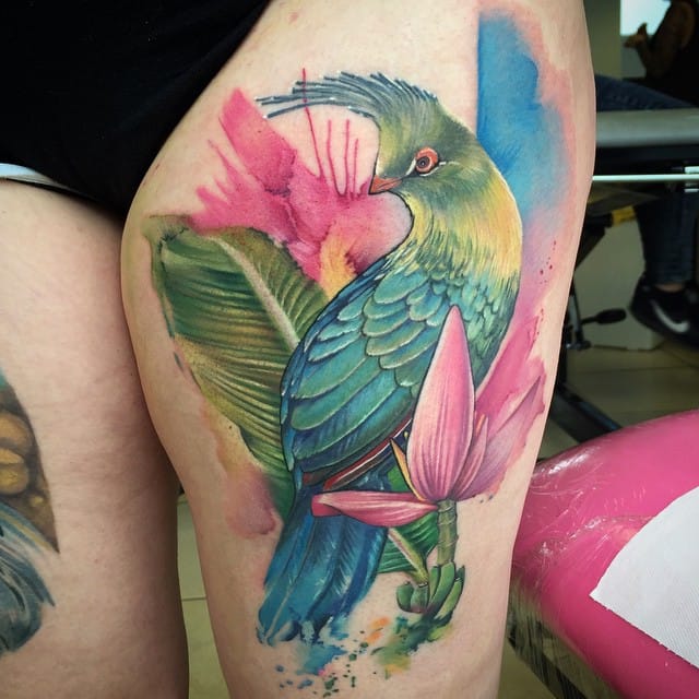 Vibrant colors on this terrific thigh piece