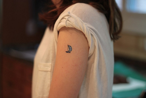 Boat minimal color tatoo