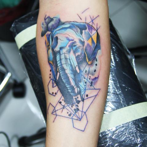 Colored geometric elephant in blue
