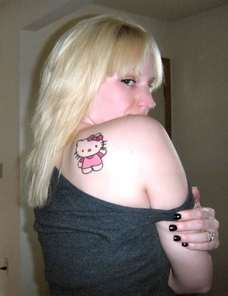 Cute little cat cartoon tattoo on shoudler