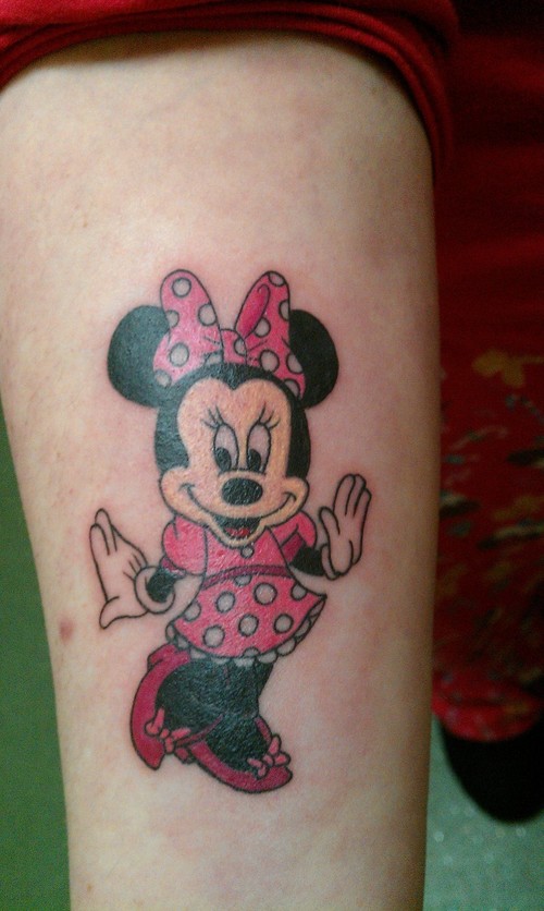 Cute minnie colored cartoon on hand