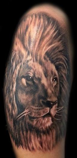 Lions head in gray on shoulder