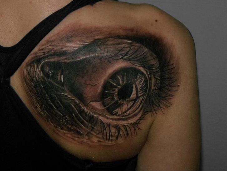 Tattoo shoulder realistic eye