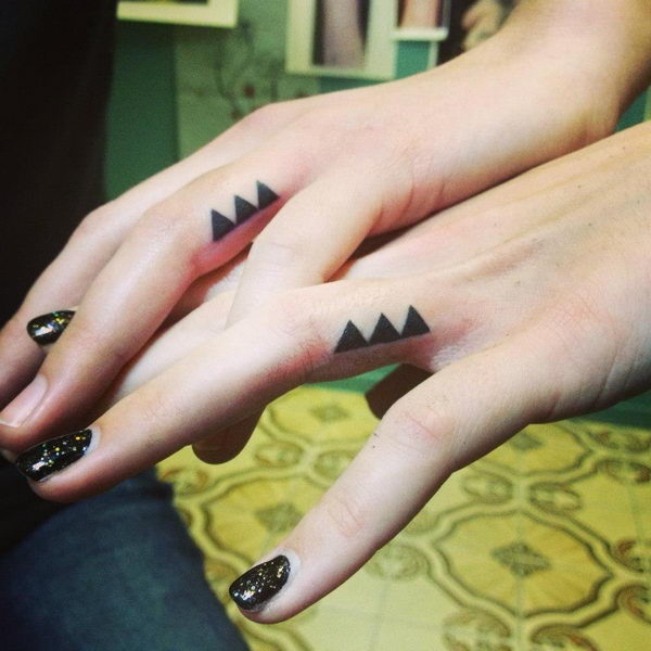 Three matching black peaks on fingers